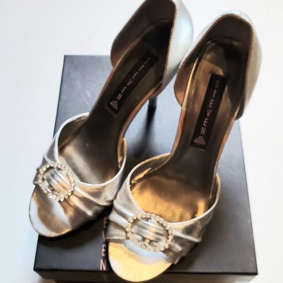 Steve Madden Silver/Crystal Open Toe Pumps - Picture 4 of 6